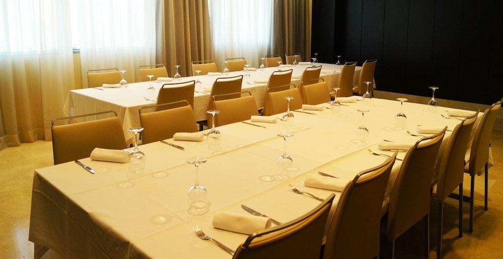 Lcb Hotel Фуэнлабрада Экстерьер фото